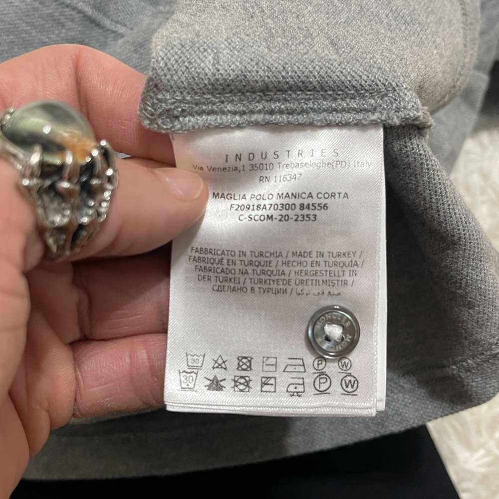Like New Men’s Size Medium Moncler Logo-appliquéd Polo Shirt 100% Cotton Grey - Picture 15 of 17